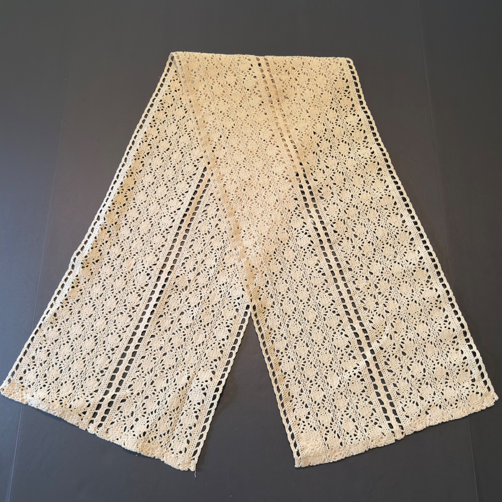 Hobby Lobby‎ Cream Crochet Knit Table Runner Floral Lace Boho Farmhouse 11.5x51